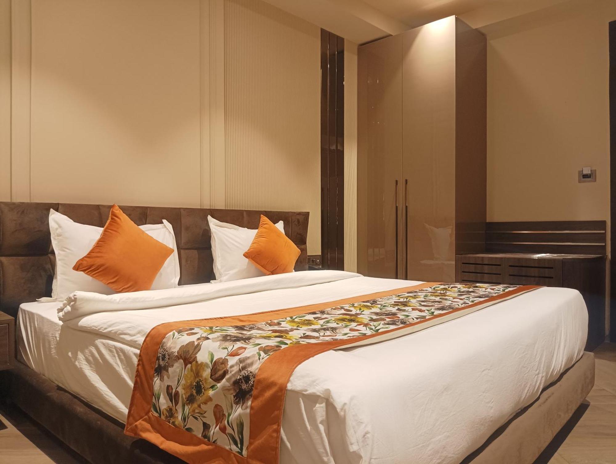 Hotel Cullinan By Qotel Janakpuri Delhi  Buitenkant foto