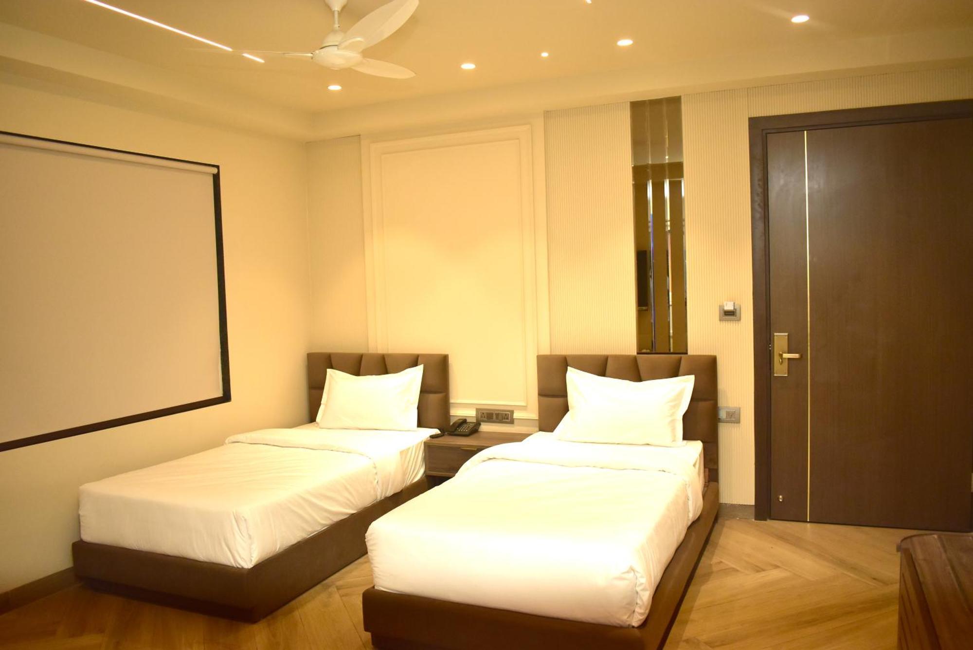Hotel Cullinan By Qotel Janakpuri Delhi  Buitenkant foto