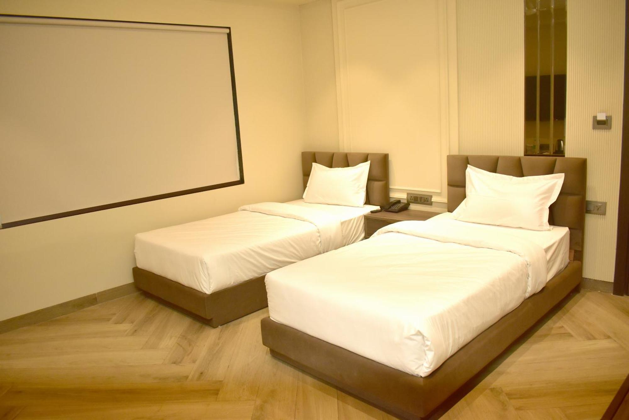 Hotel Cullinan By Qotel Janakpuri Delhi  Buitenkant foto