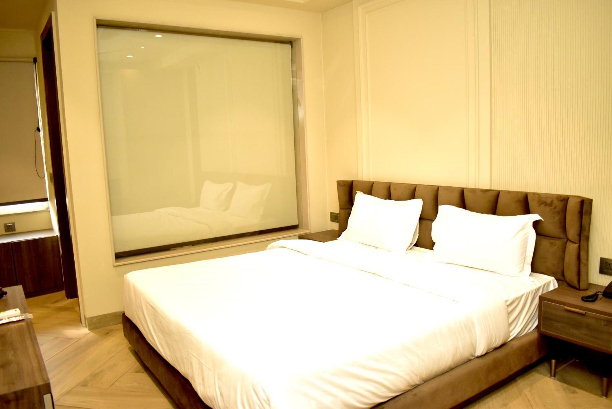 Hotel Cullinan By Qotel Janakpuri Delhi  Buitenkant foto