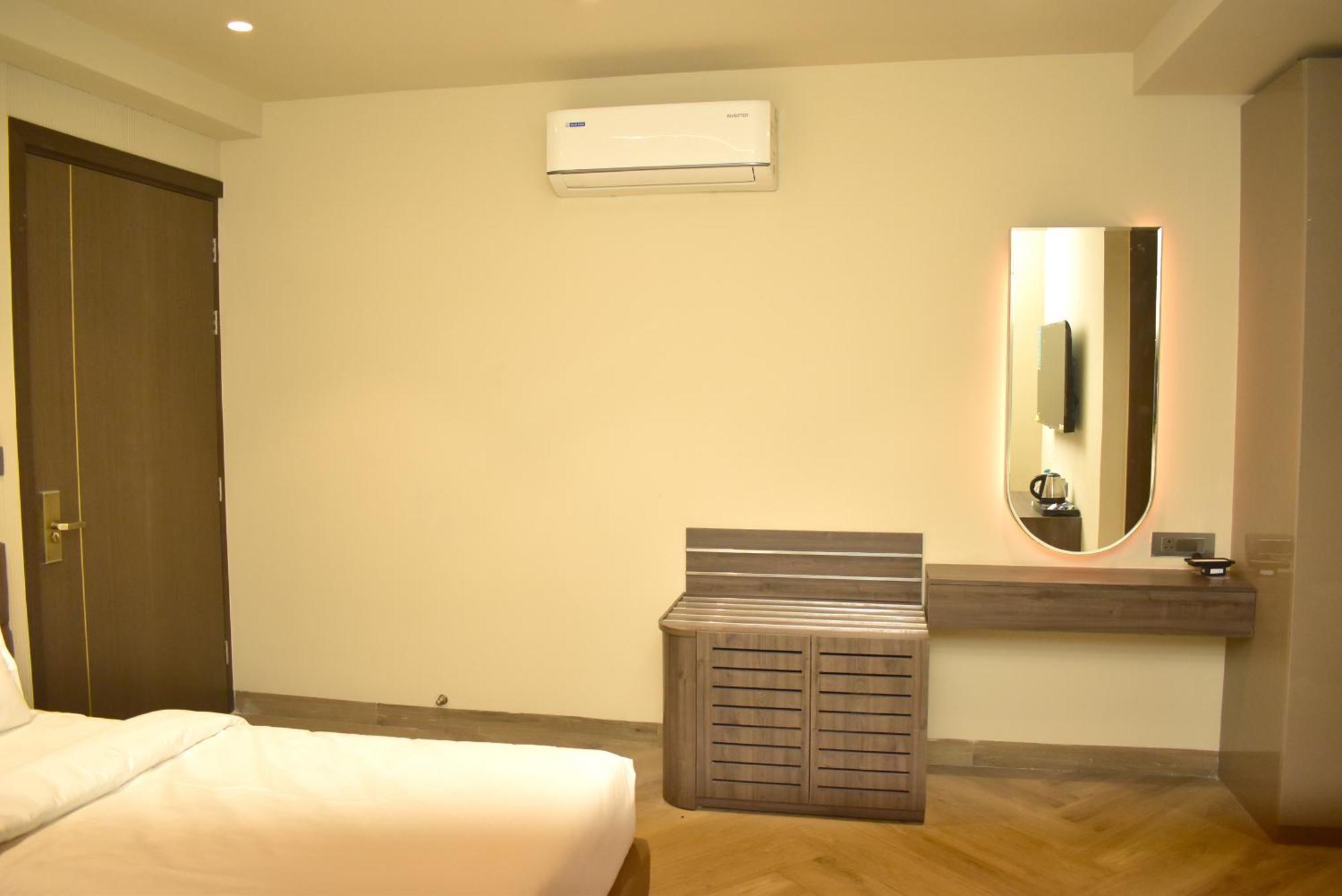 Hotel Cullinan By Qotel Janakpuri Delhi  Buitenkant foto