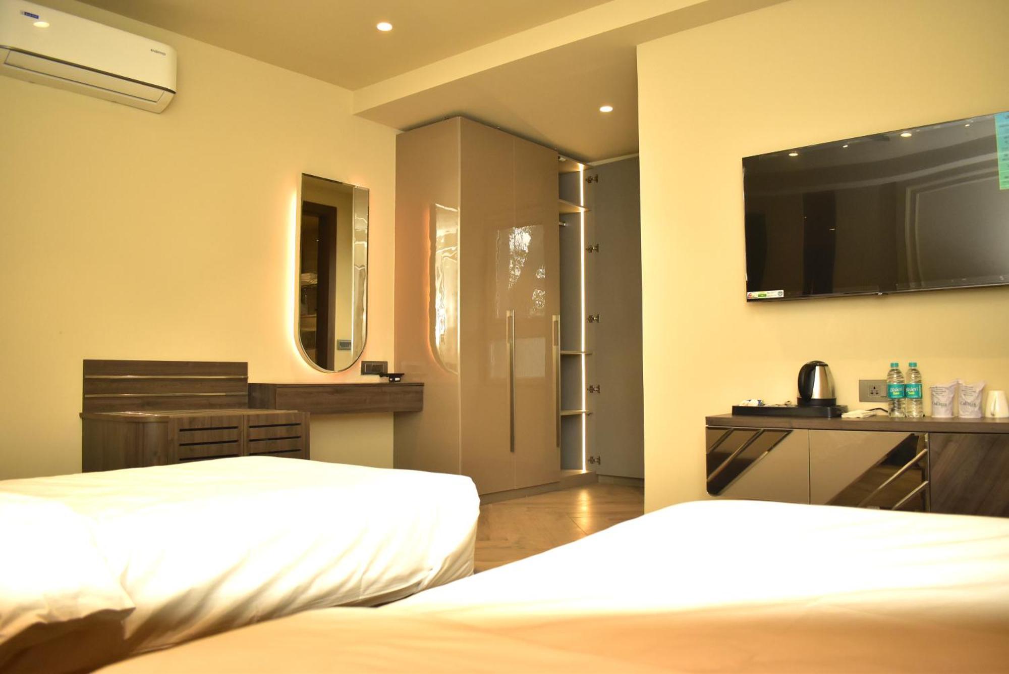 Hotel Cullinan By Qotel Janakpuri Delhi  Buitenkant foto