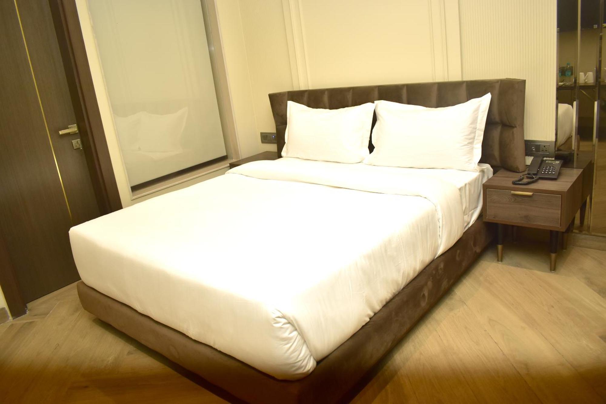 Hotel Cullinan By Qotel Janakpuri Delhi  Buitenkant foto